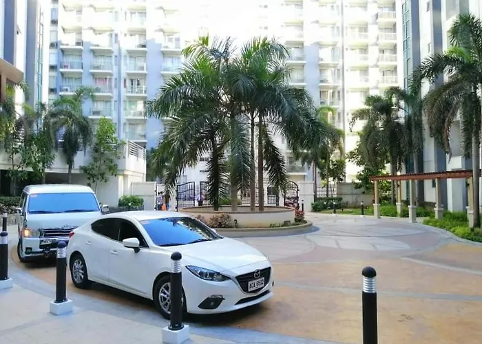 Econo Two Palm Tree Apartment